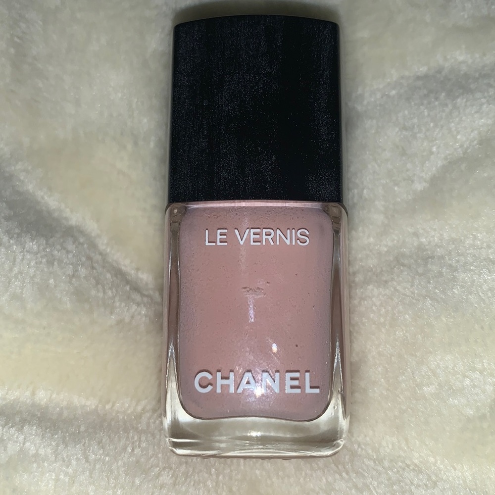 Chanel Longwear Nail Polish in shade 588 “Nuvola Rosa”